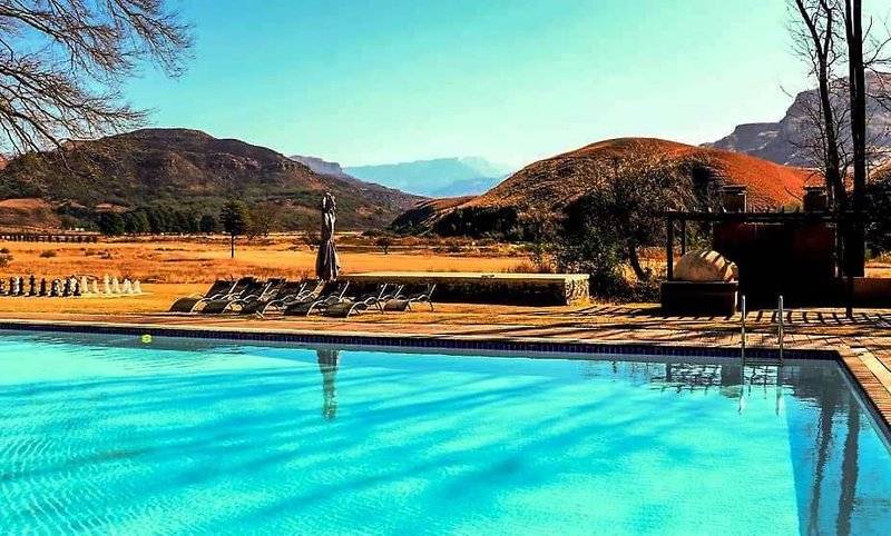 בית מלון כפרי Premier Resort Sani Pass