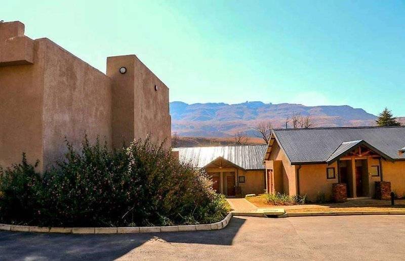 בית מלון כפרי Premier Resort Sani Pass