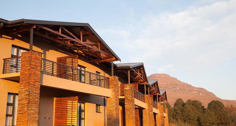 בית מלון כפרי Premier Resort Sani Pass