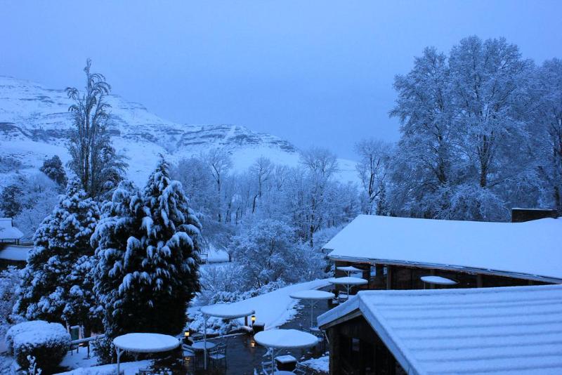 בית מלון כפרי Premier Resort Sani Pass