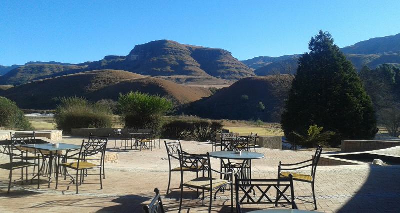 בית מלון כפרי Premier Resort Sani Pass