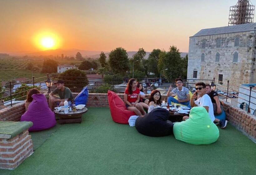 Rebetika Hotel & Bistro