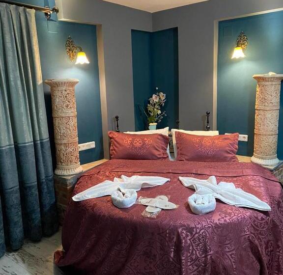 Rebetika Hotel & Bistro