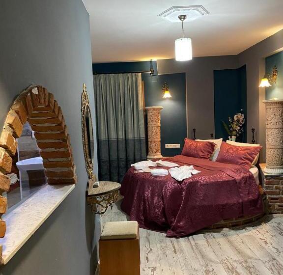 Rebetika Hotel & Bistro