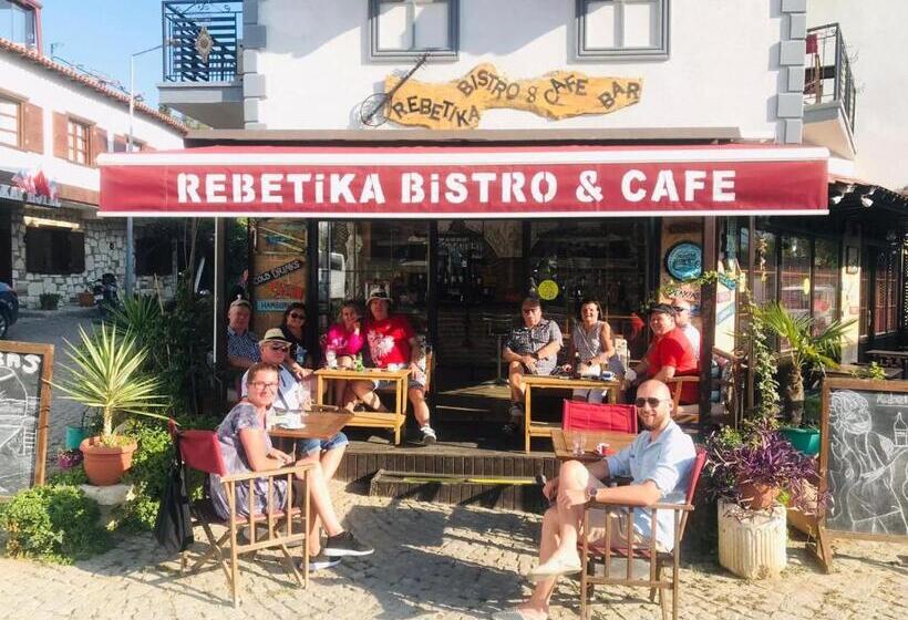 Rebetika Hotel & Bistro
