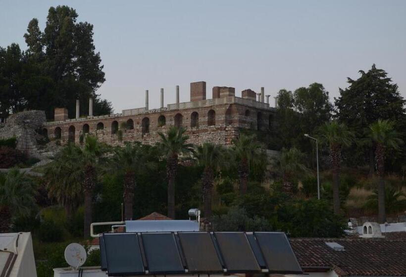 Rebetika Hotel & Bistro