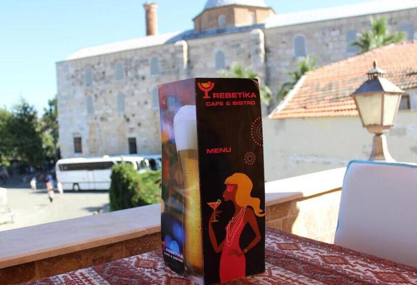 Rebetika Hotel & Bistro