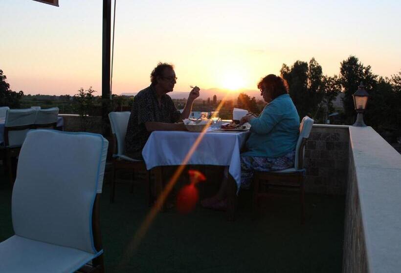 Rebetika Hotel & Bistro