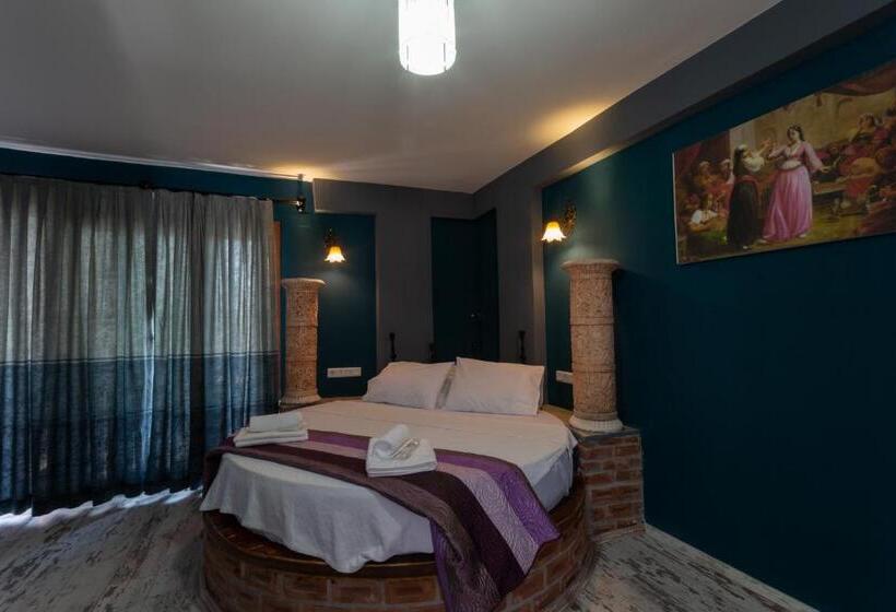 Rebetika Hotel & Bistro