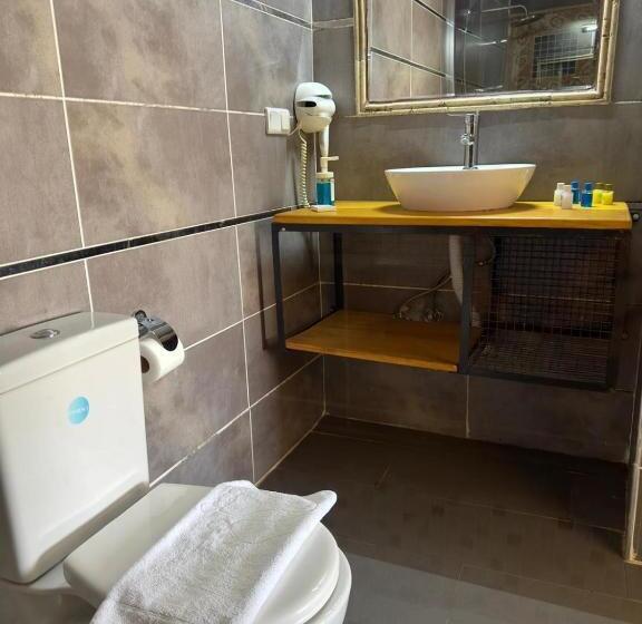 Rebetika Hotel & Bistro