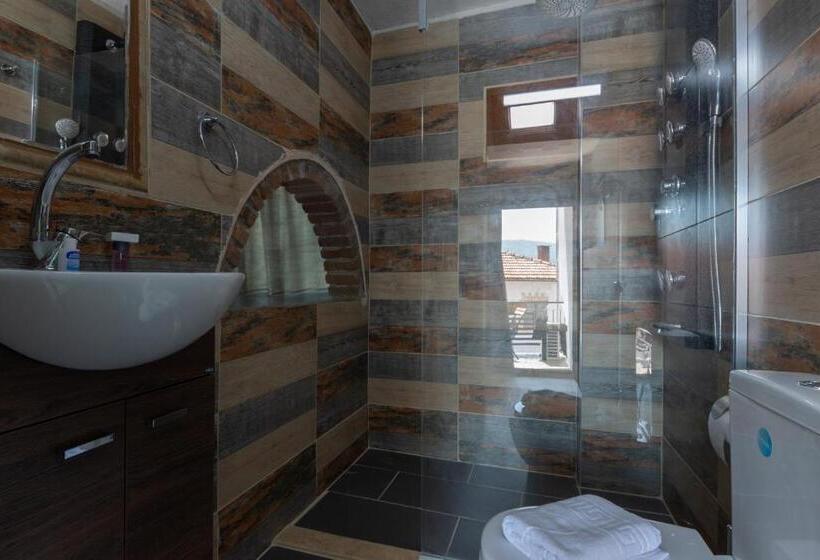 Rebetika Hotel & Bistro