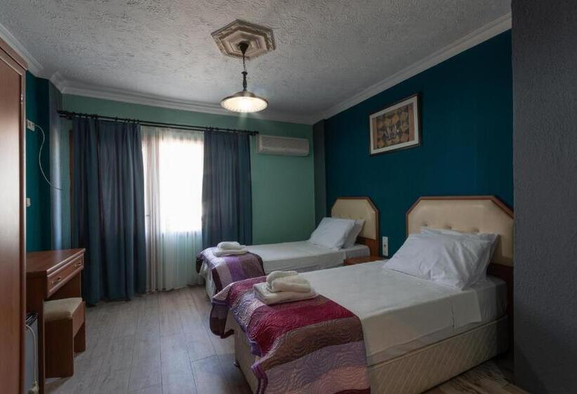 Rebetika Hotel & Bistro