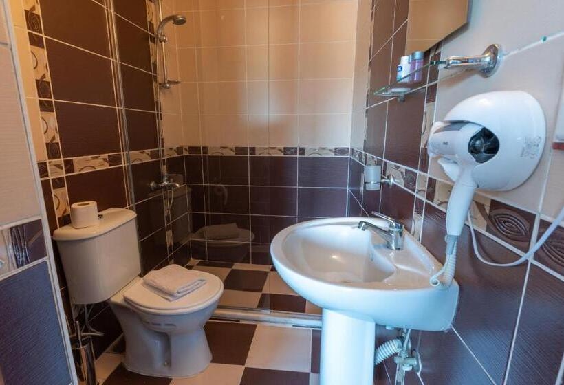 Rebetika Hotel & Bistro