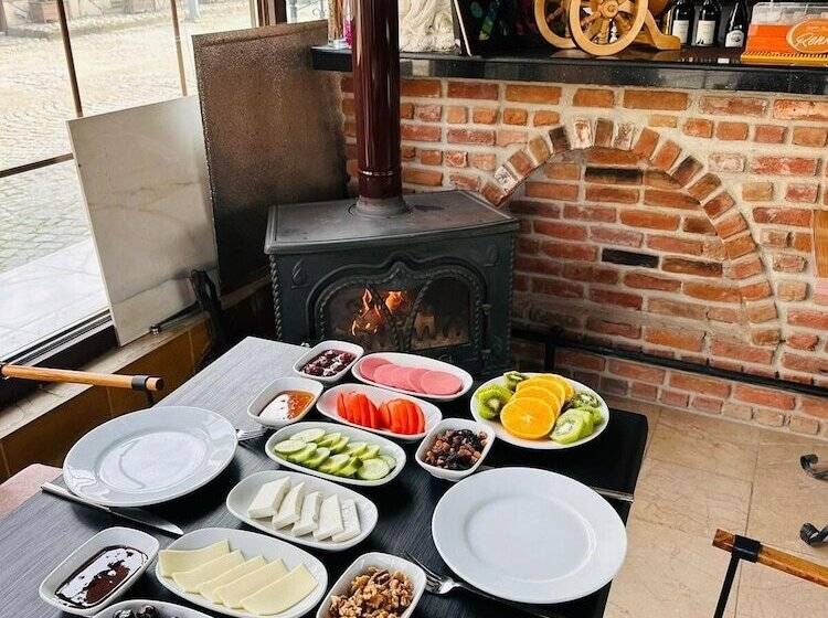 Rebetika Hotel & Bistro