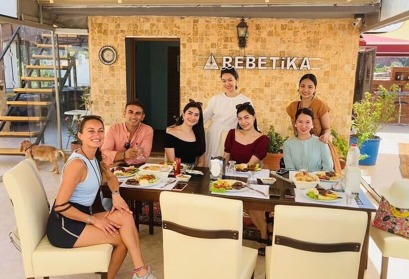 Rebetika Hotel & Bistro