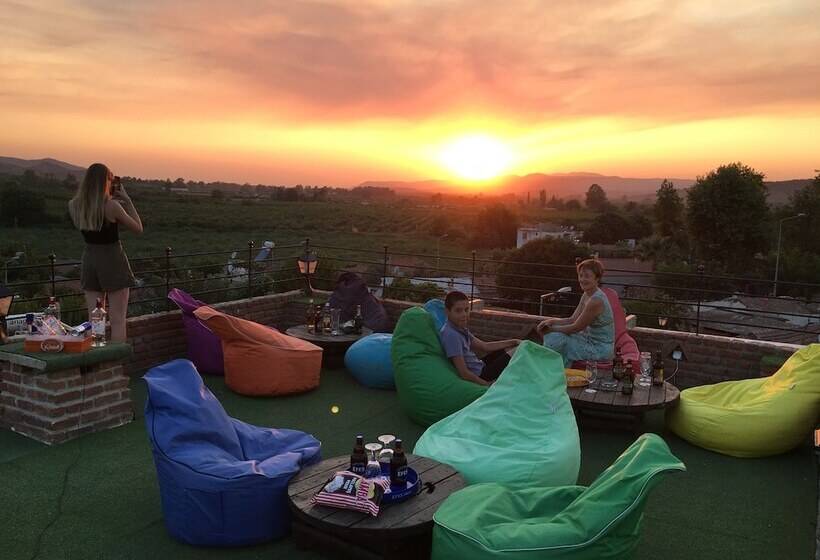 Rebetika Hotel & Bistro