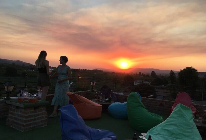 Rebetika Hotel & Bistro