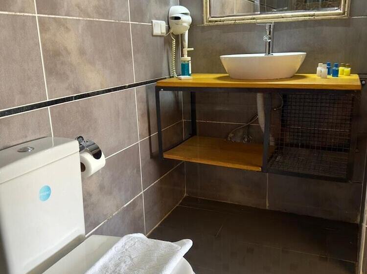 Rebetika Hotel & Bistro