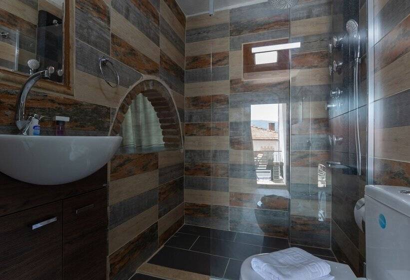 Rebetika Hotel & Bistro