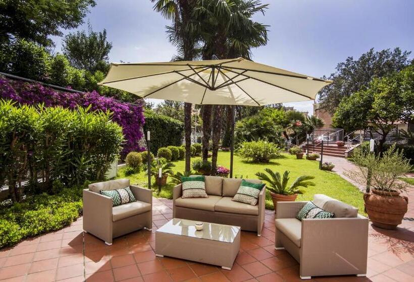 فندق Riviera 3 Stelle Con Piscina Estiva Gratuita E Garage A Pagamento