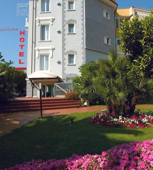 فندق Riviera 3 Stelle Con Piscina Estiva Gratuita E Garage A Pagamento