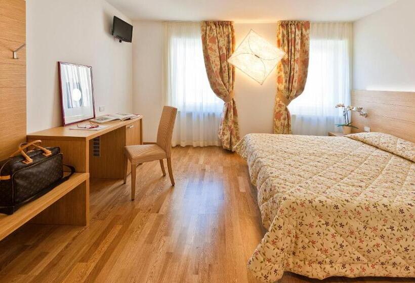 בית מלון כפרי Romanda