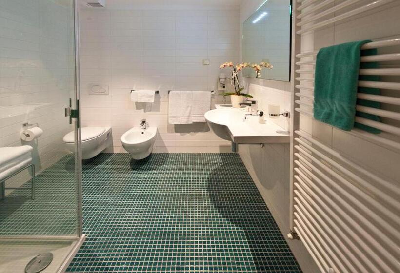 בית מלון כפרי Romanda