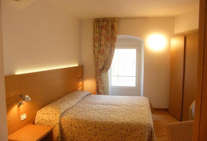 בית מלון כפרי Romanda