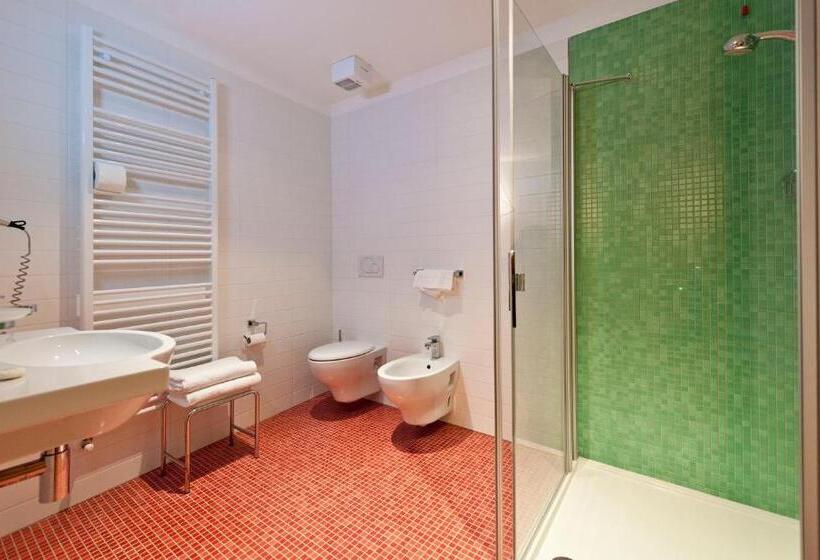 בית מלון כפרי Romanda