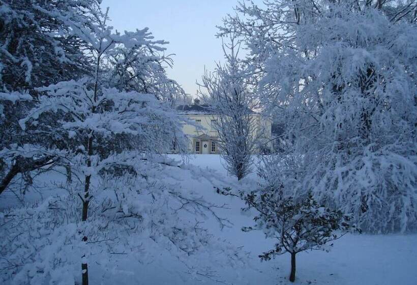 فندق ريفى Castle Grove Country House