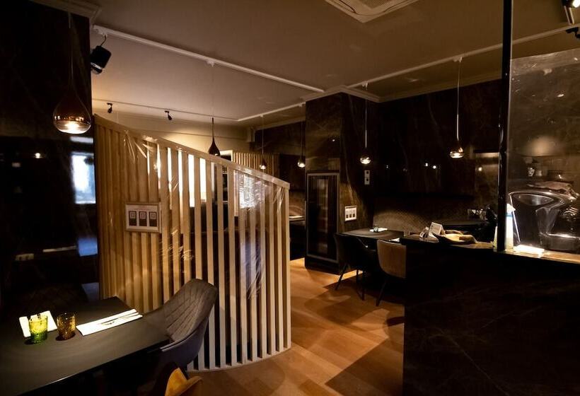 Отель Taormina Brussels Airport