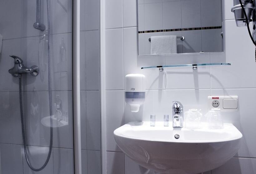 Отель Taormina Brussels Airport