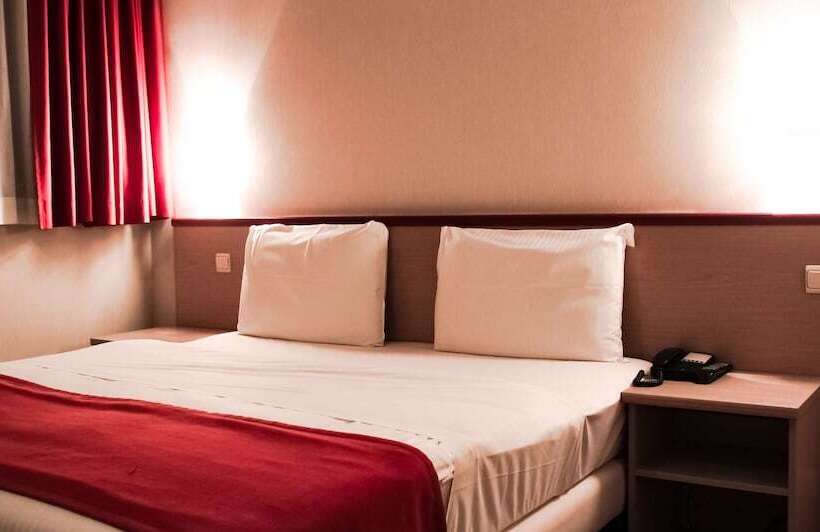 Отель Taormina Brussels Airport