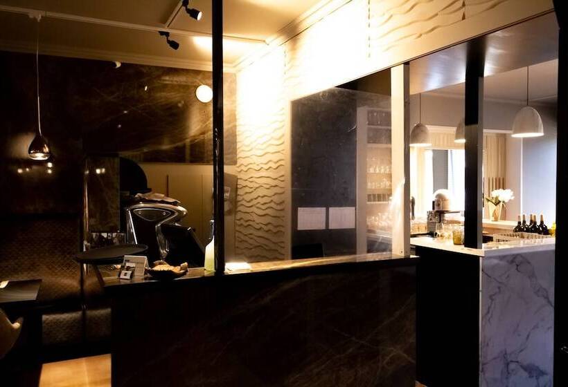 Отель Taormina Brussels Airport