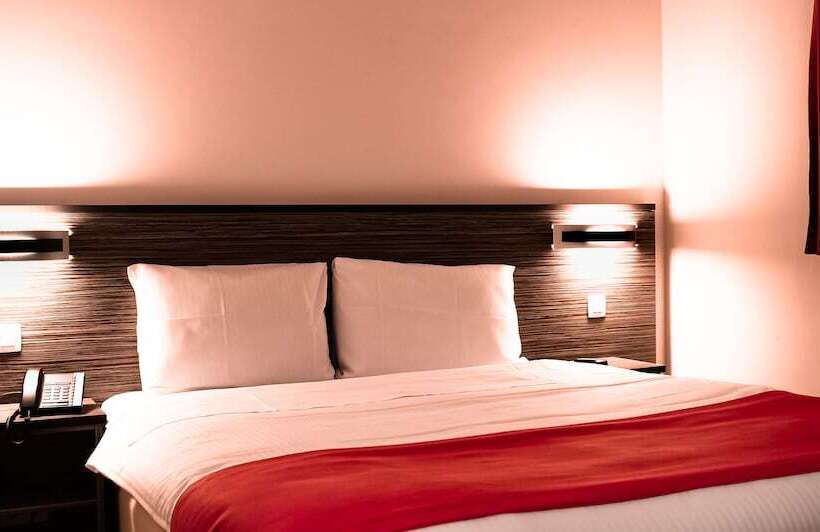 Отель Taormina Brussels Airport