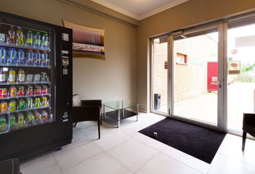 Отель Taormina Brussels Airport