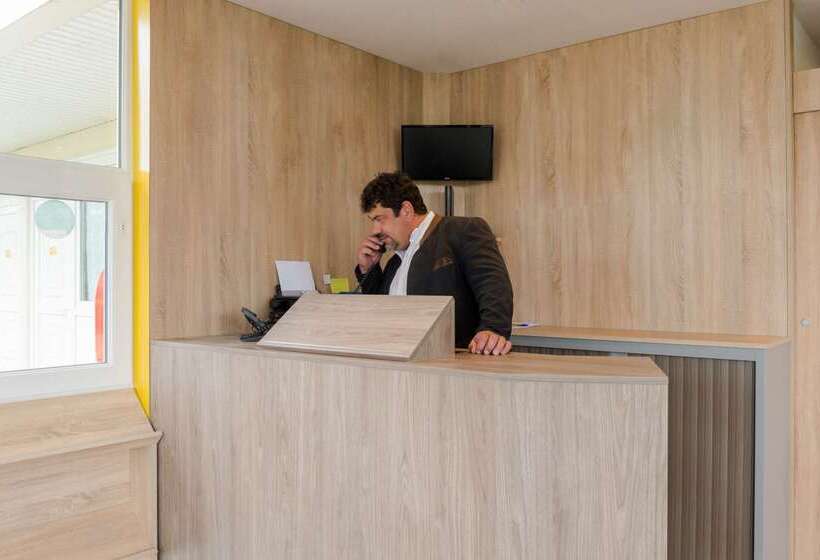 ホテル The Originals Access Aéroport, Hôtel Aurillac