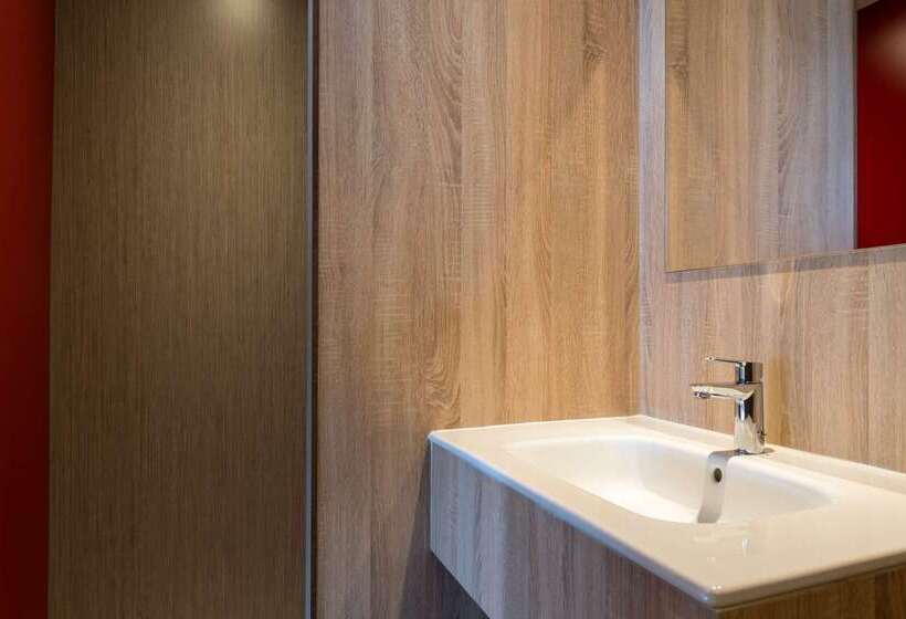 ホテル The Originals Access Aéroport, Hôtel Aurillac