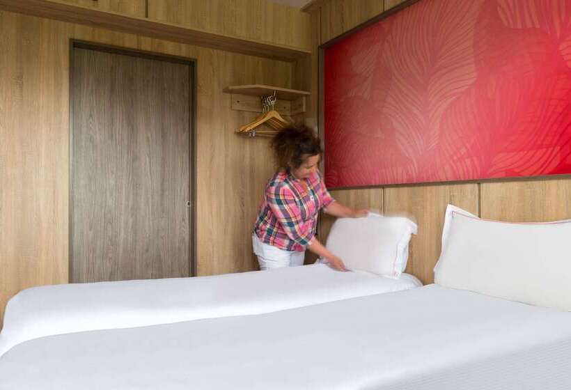 호텔 The Originals Access Aéroport, Hôtel Aurillac