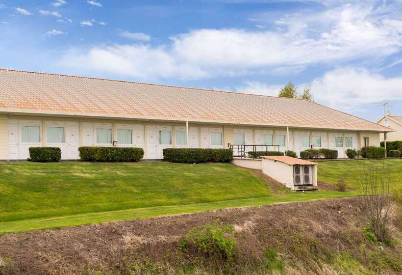 ホテル The Originals Access Aéroport, Hôtel Aurillac