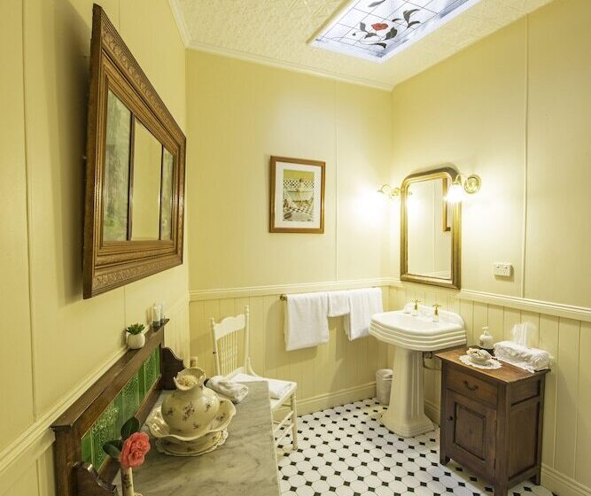 فندق Touchwood Cottages