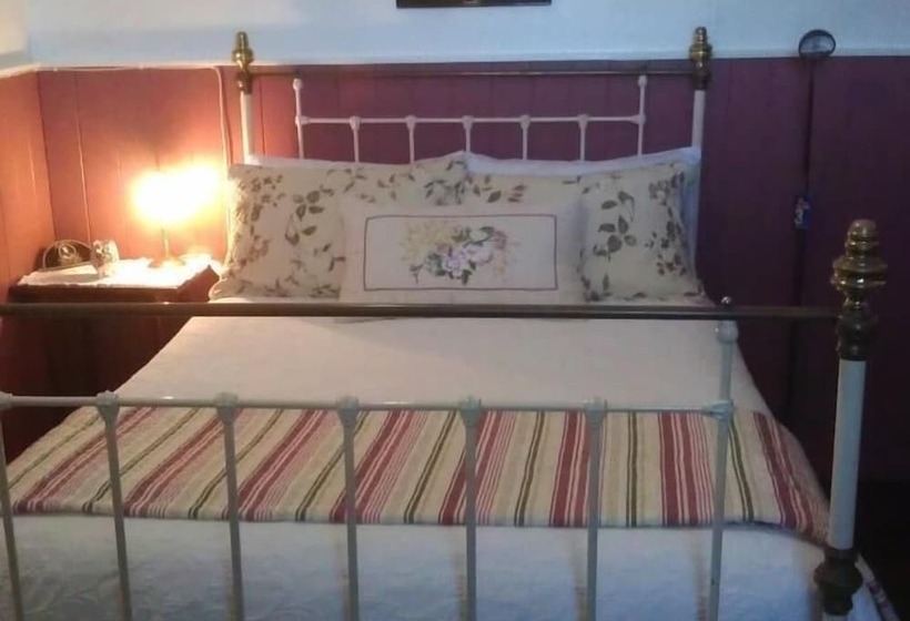 فندق Touchwood Cottages