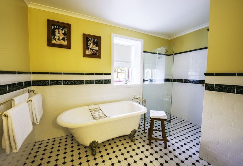 فندق Touchwood Cottages