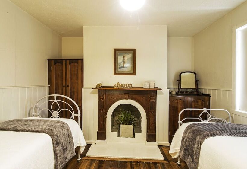 فندق Touchwood Cottages