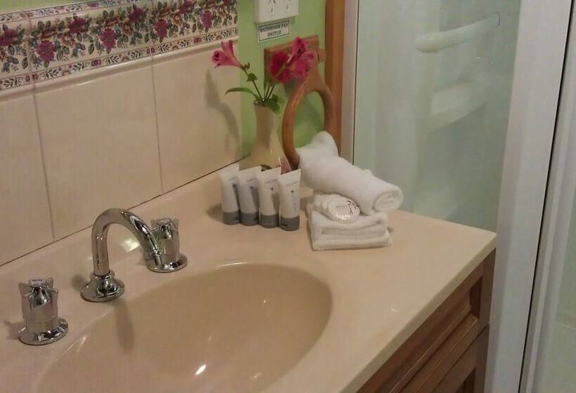 فندق Touchwood Cottages