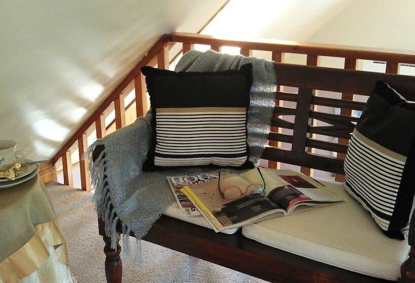 فندق Touchwood Cottages