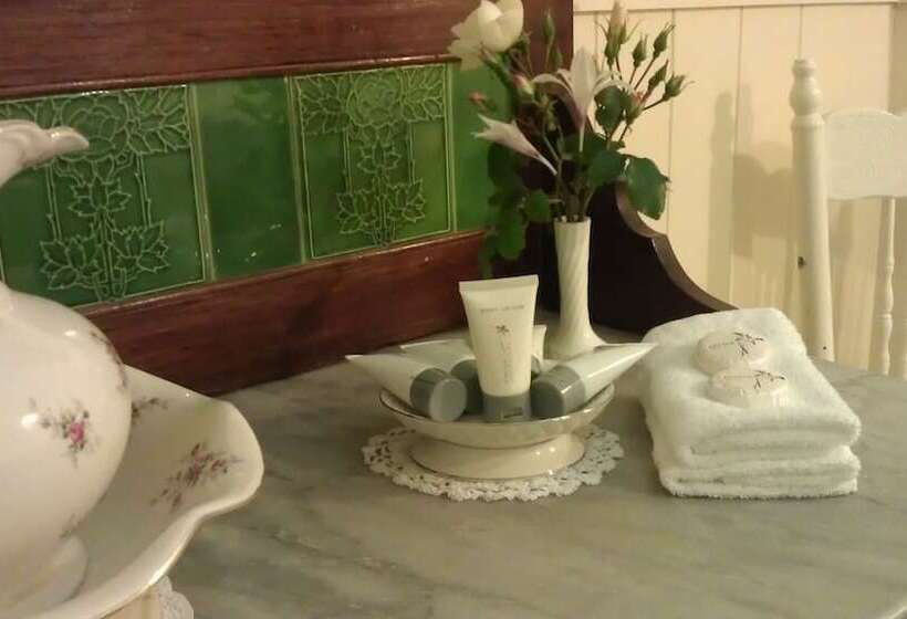 فندق Touchwood Cottages