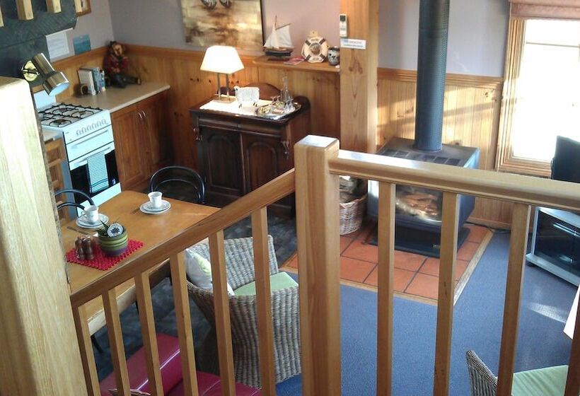 فندق Touchwood Cottages