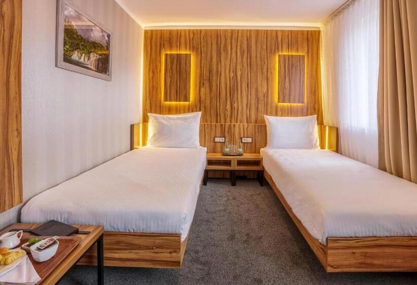 בית מלון כפרי Weneda