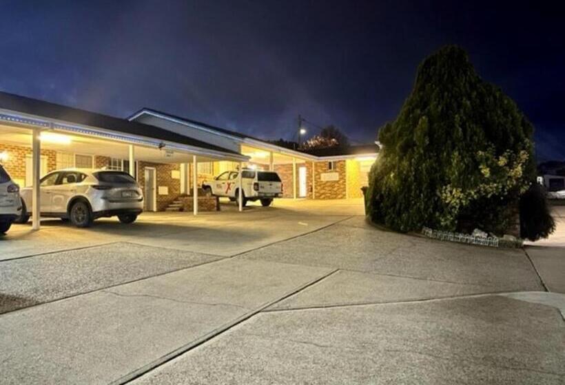 مُتل Kinross Inn